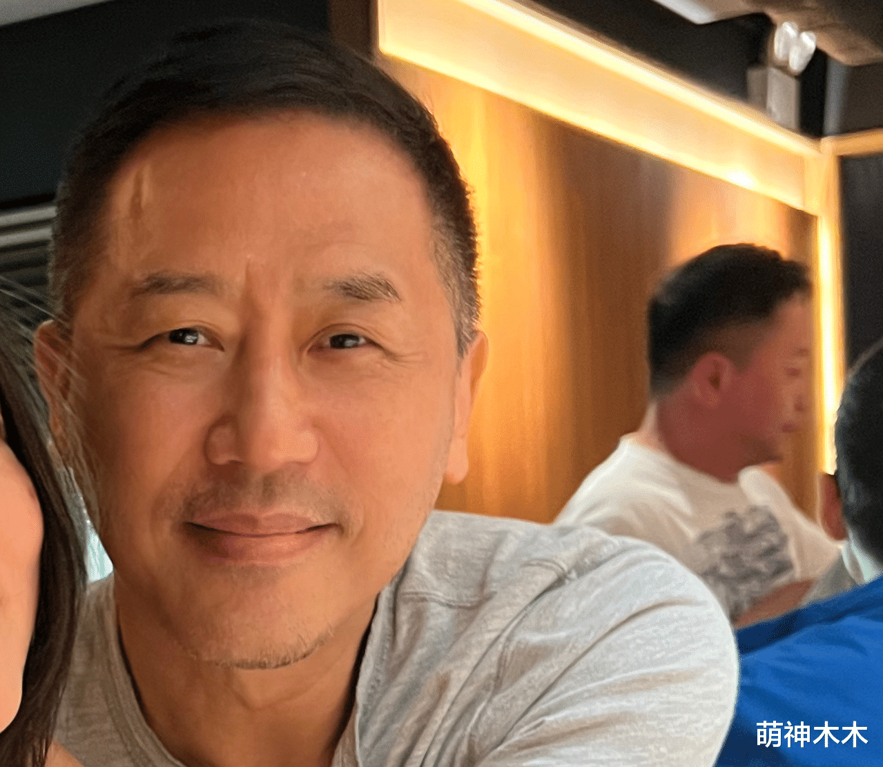 张国荣逝世21周年，唐先生发文悼念配文引热泪，本人近照白发苍苍