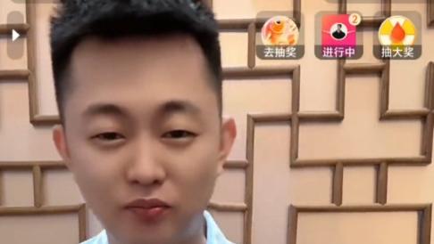 王小源站位辛巴欲挂818王小源，质问巴扎黑送车的目的是要我骂天佑？