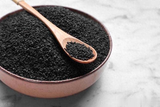 学会黑芝麻这个用法，眼睛明亮头发黑，记忆力强腰杆硬