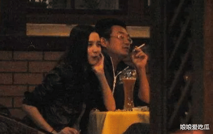 被4个男人“围猎”,与5婚导演同居5年,42岁未婚的宋佳要什么?