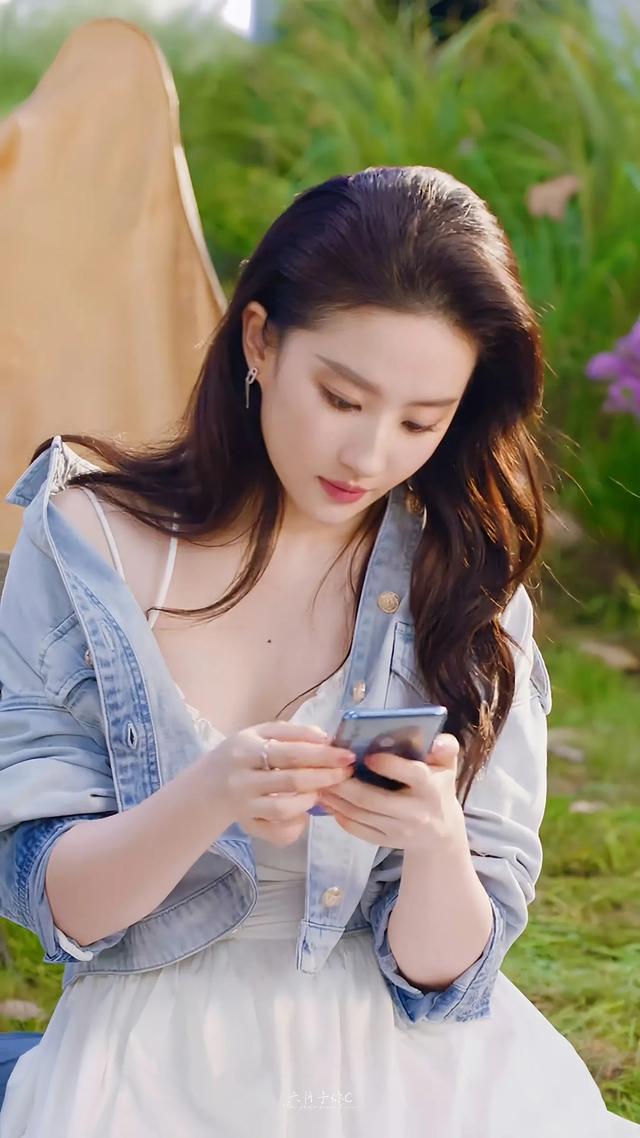 刘亦菲性感代言