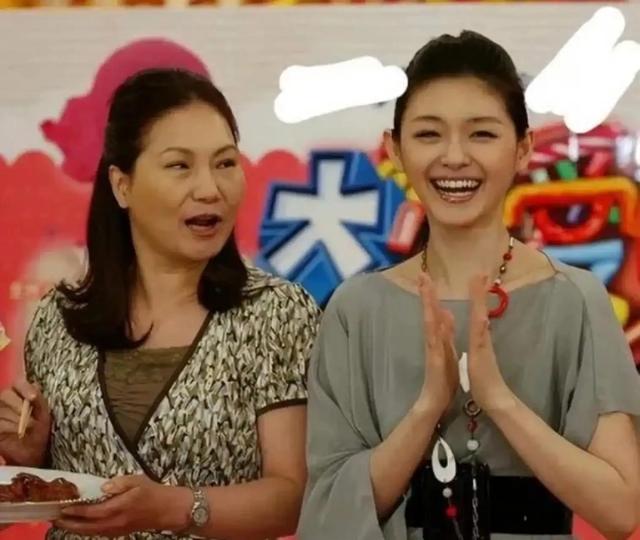 作家陈岚忍不了!大S一块表几十万,质问小S办豪宅派对是何居心?