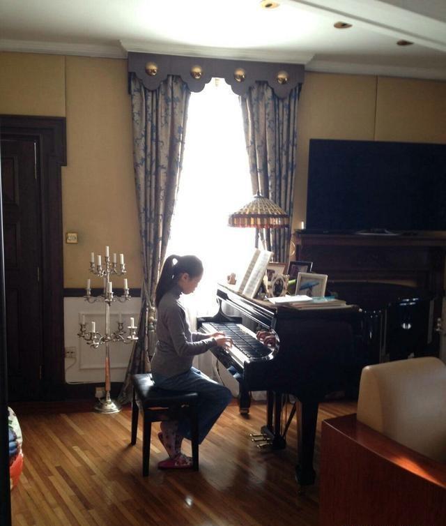 生恩不如养恩？金星20年前领养的三个孩子，如今长大成人后咋样？