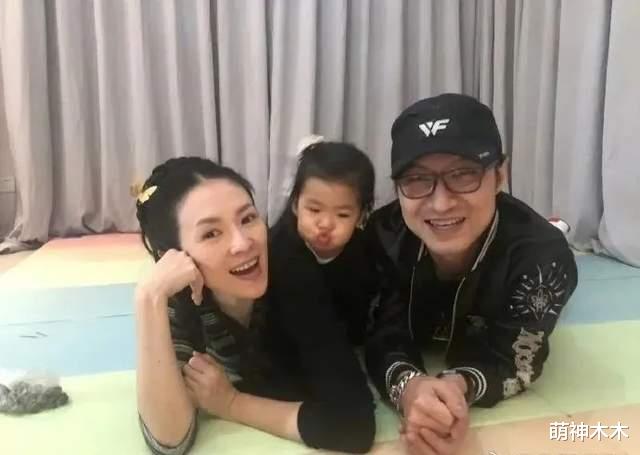 章子怡现身威尼斯电影节，生图暴露脸部状态，网友：原装脸就是牛