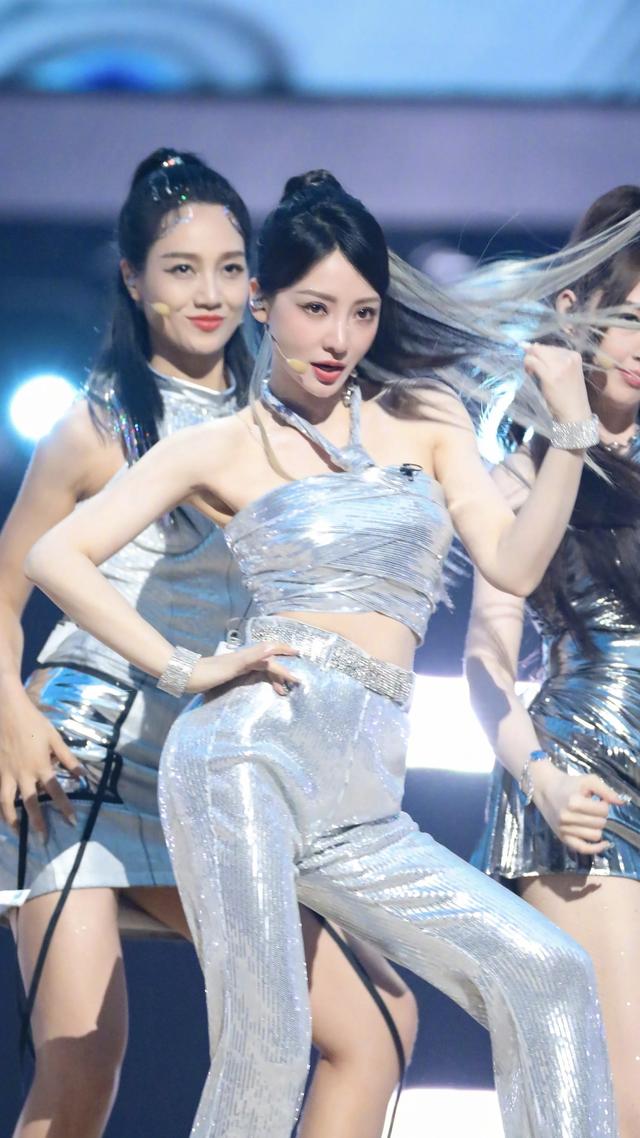 柳岩|柳岩 综艺节目现场，乘风破浪的姐姐！