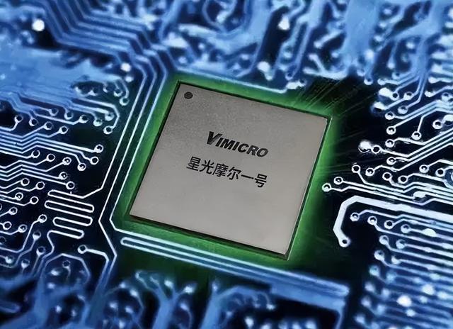 “芯片之父”邓中翰,手握3000专利弃美回国,作用堪比核武