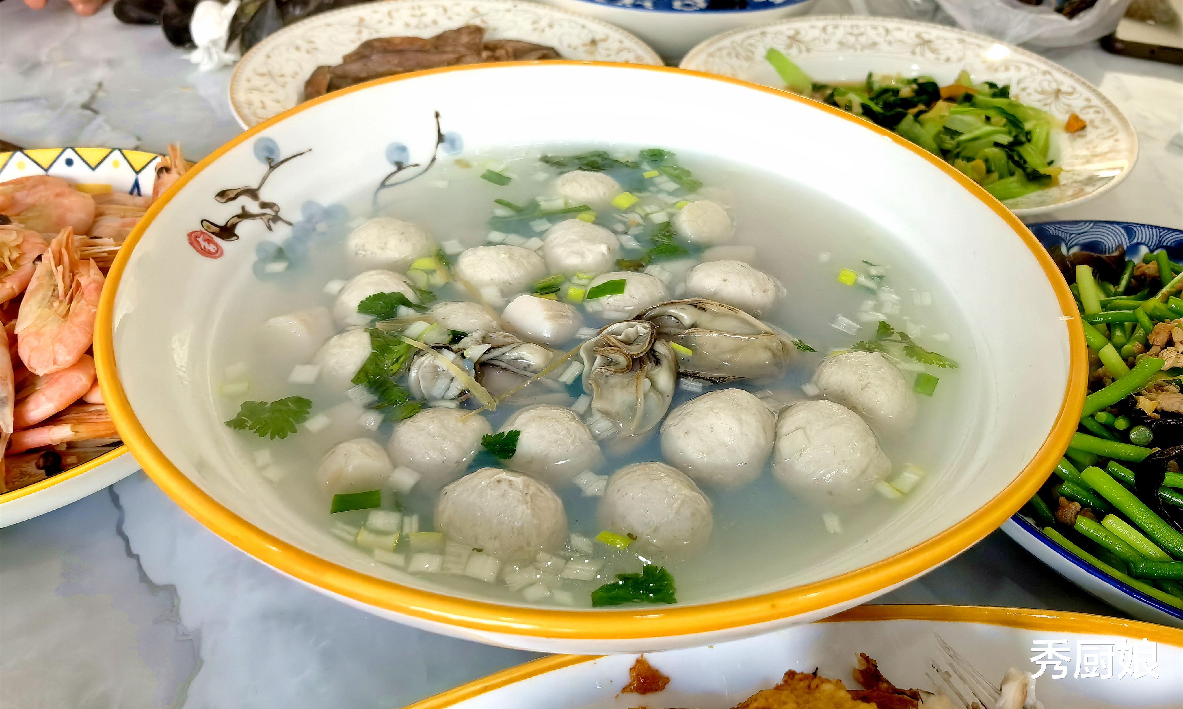 山东80岁老人回娘家,76岁弟媳做一桌饭菜走红,网友:“真寒酸”