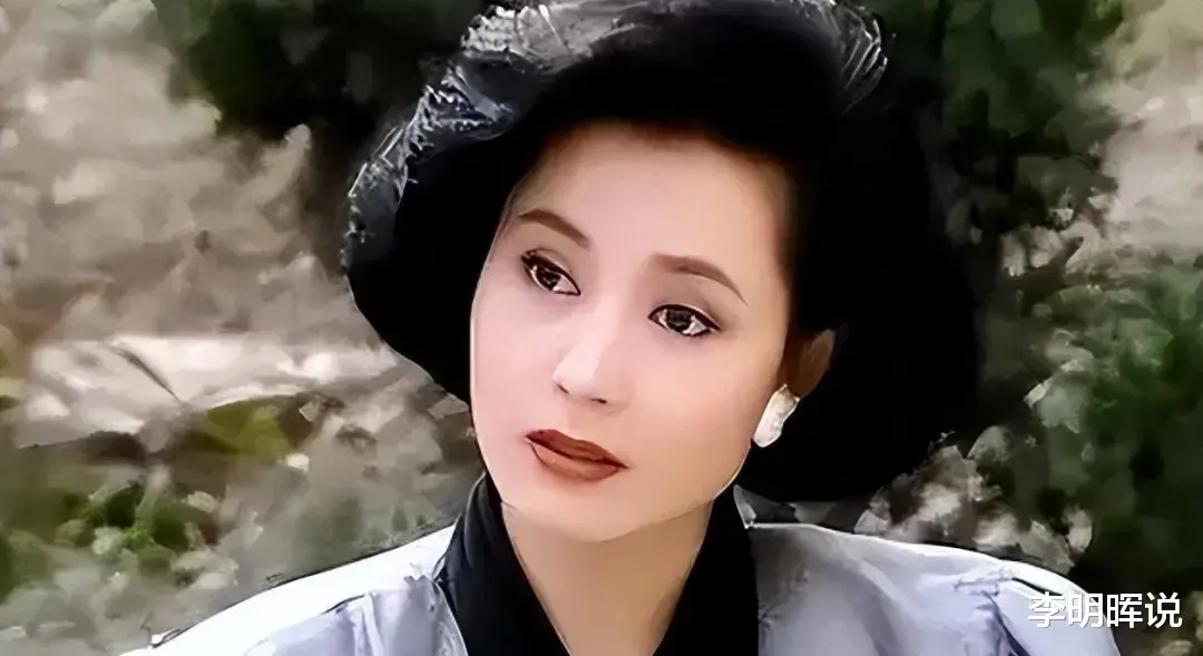 她出道即巅峰,做小三挤走导演原配,上位后没坐稳,67岁仍单身