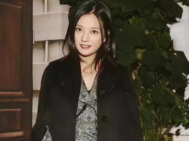 赵薇母亲魏启颖：儿子离婚分走5.2亿，女儿消失荧屏，丈夫也去世