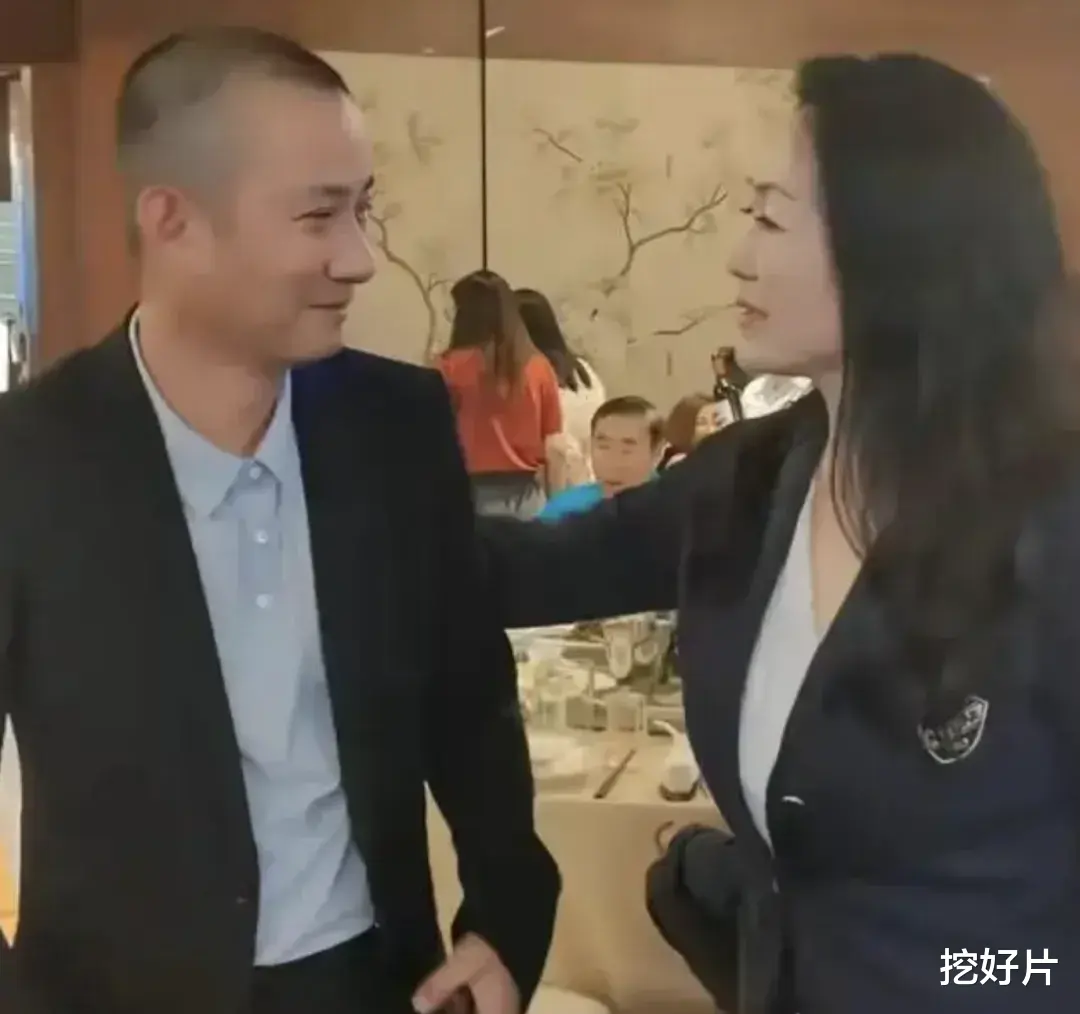 这一夜:43岁陈冠希露面,将「被封杀艺人」的尴尬呈现得淋漓尽致