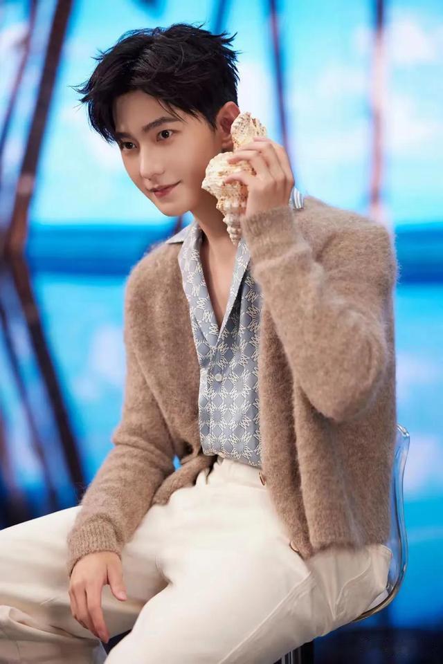 最帅男神重新洗牌,原生态帅哥登顶,李现第8林更新第6吴磊5肖战3