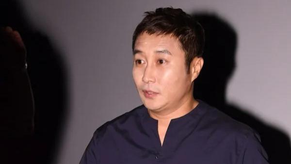 韩星金炳万前妻，一天转走7亿韩元，女儿法庭上为继父辩护