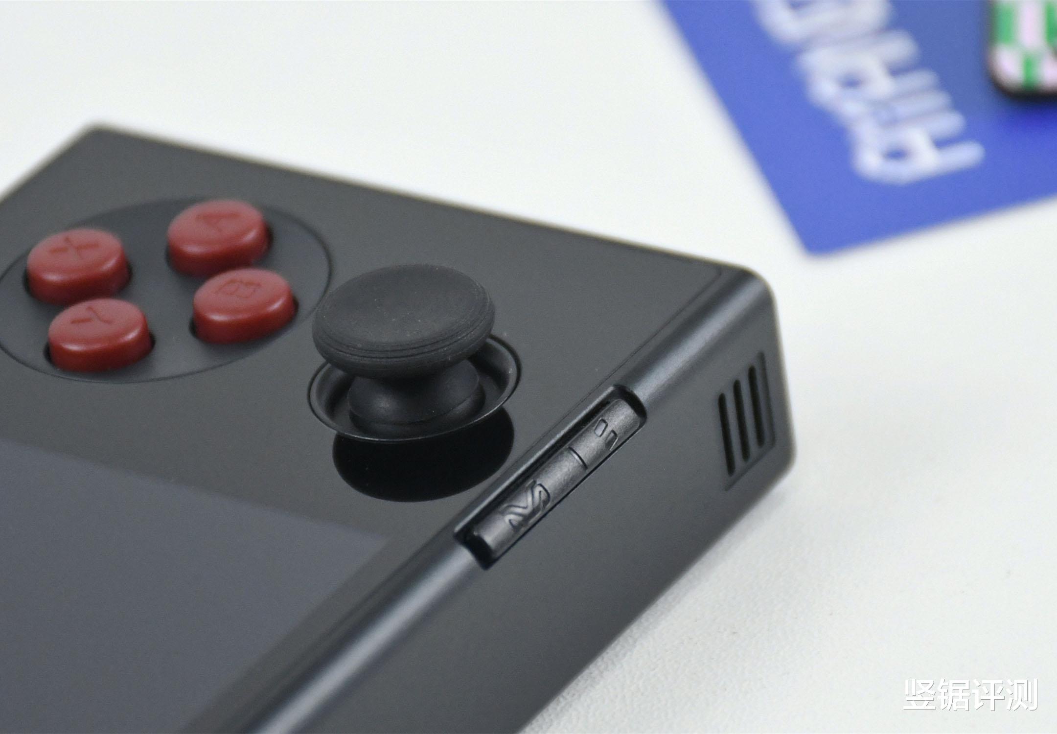 国产“3.5英寸屏”小尺寸游戏掌机:AYANEO Pocket MICRO简评