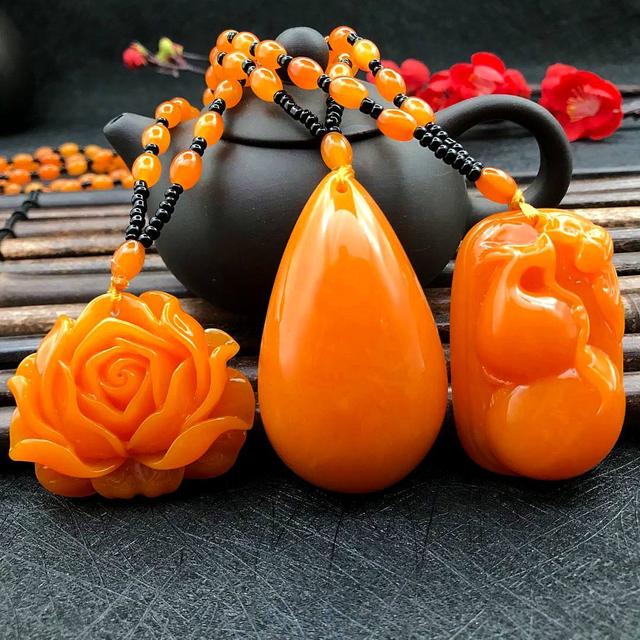 深度解析:文玩市场中的珍宝——蜜蜡传奇