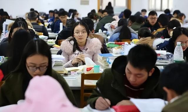 研究生分为“3个档次”,第三类上岸简单但含金量最低,你选哪个