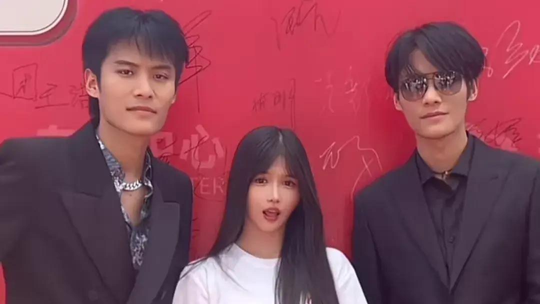 新瓜！曾志伟连夜删光小杨哥合影，更改名字，沫沫闺蜜爆消失真相