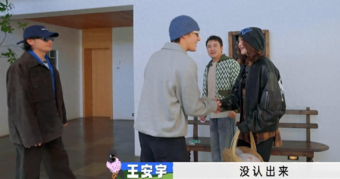 面对金晨和关晓彤，王安宇的双标和偏爱，隔着屏幕都感觉出来了