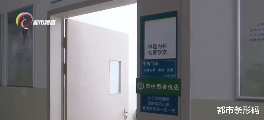 天热猛吃冷饮会“脑结冰”？网友：这是真上头啊