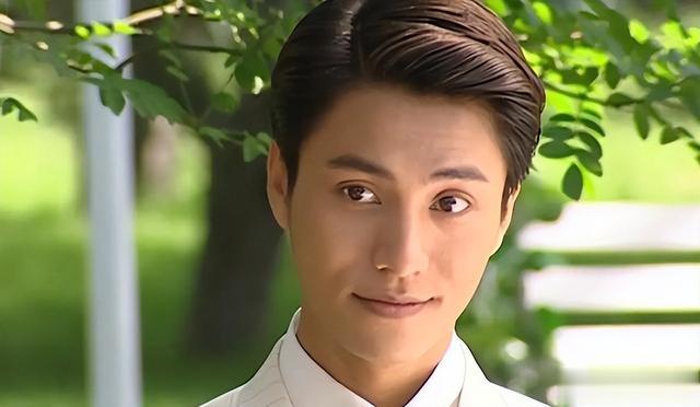 陈坤的儿子已成年,容貌开始显现母亲的基因,像谁可以认出来吗?