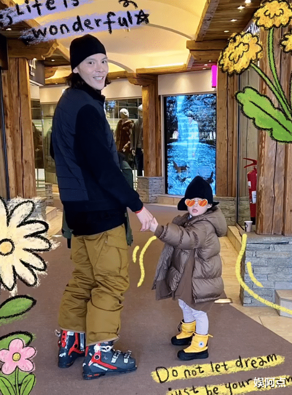 郭碧婷一对儿女正脸照曝光,女儿像向佐,儿子虎头虎脑颜值随妈妈