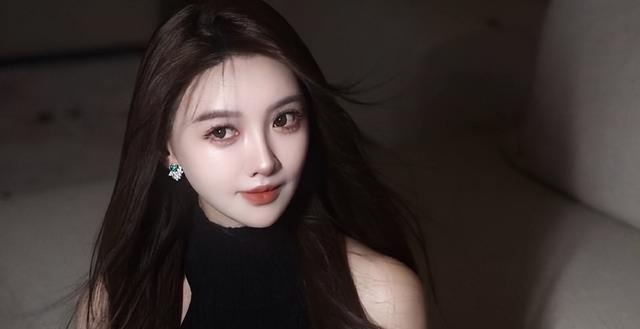 央妈出手打脸叶柯，亲自撑腰伍佰，网友喊话黄晓明：该出来乐呵了