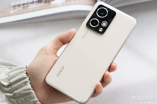 仅1599!骁龙8 Gen2旗舰价格再创新低:配置拉满的性价比屠夫!