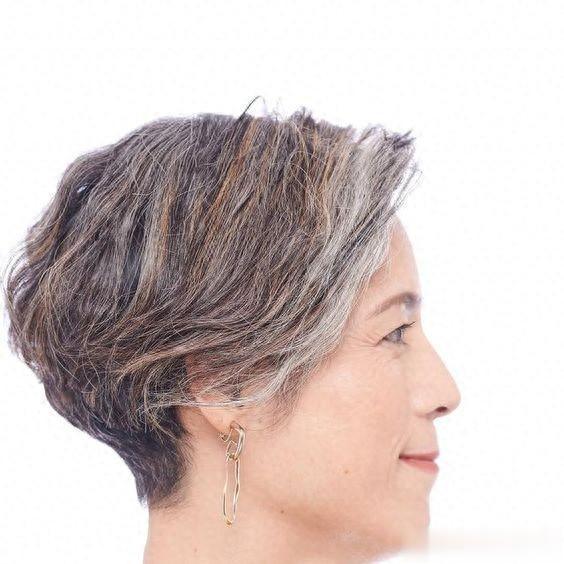 55到85岁女性，最爱发型是这些，高贵典雅有气质