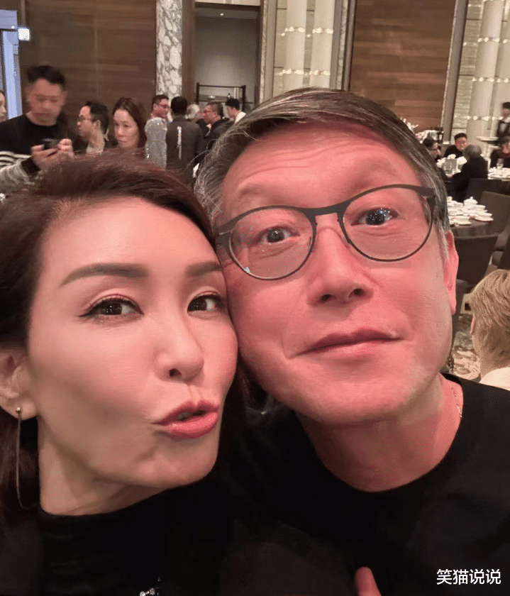 伍咏薇晒照:与梁朝伟刘嘉玲合影好开心,与古天乐林峯拍照好惬意