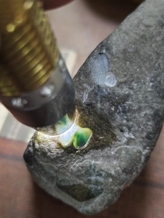 没有表现的翡翠原石能不能玩