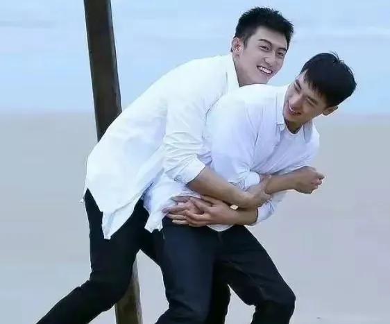 热巴黄景瑜秘婚生子?真相揭晓,评论区炸了!