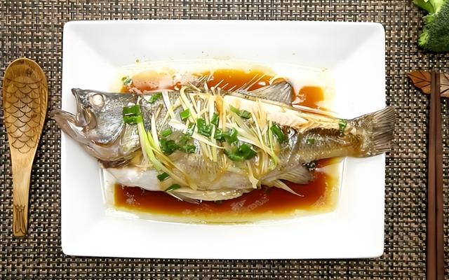 大补的鱼,不是带鱼和鲫鱼,而是这4种,鲜嫩爽滑,强免疫抗衰老