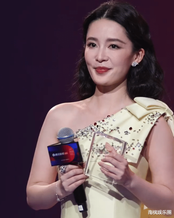 看了34岁李沁的近照,我才明白“女人微胖”才是极品