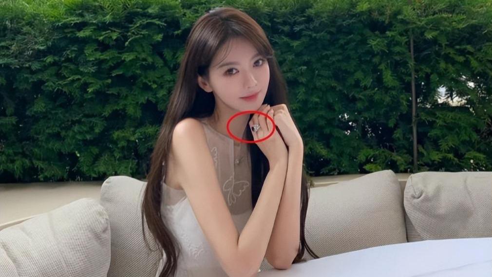 杨颖复婚无戏！曝叶珂已怀孕，黄晓明豪气送上钻戒！老家已摆酒席