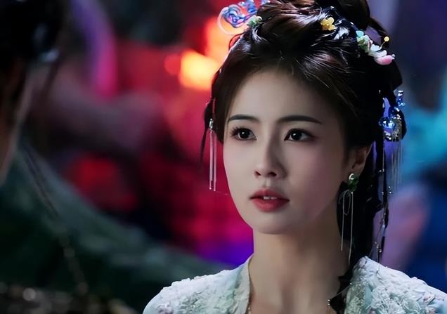 白鹿《白月梵星》告诉我们,当代露娃太惊艳时,女主可以打酱油了