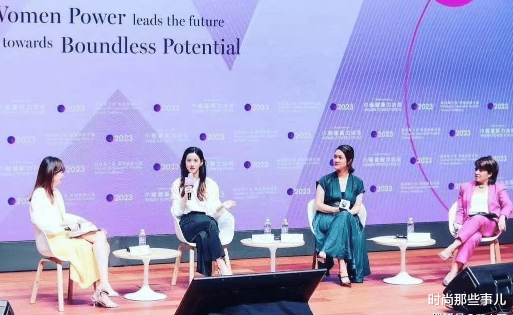 富豪老婆章泽天开挂的30岁,穿白衬衫+阔腿裤,中长发型气质惊艳