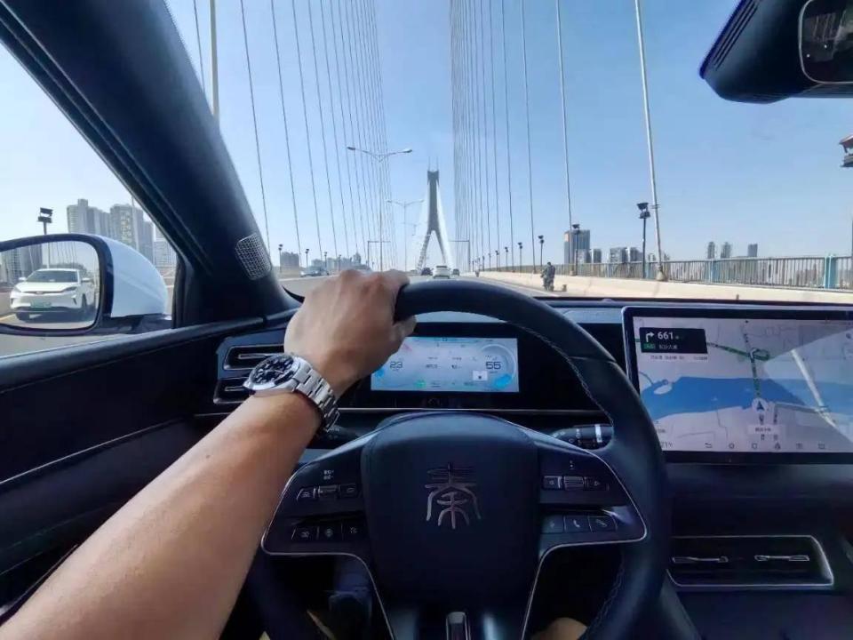 ?比亚迪“放大招”！搭载天神之眼智驾，续航超1500km，现款仅售9万多