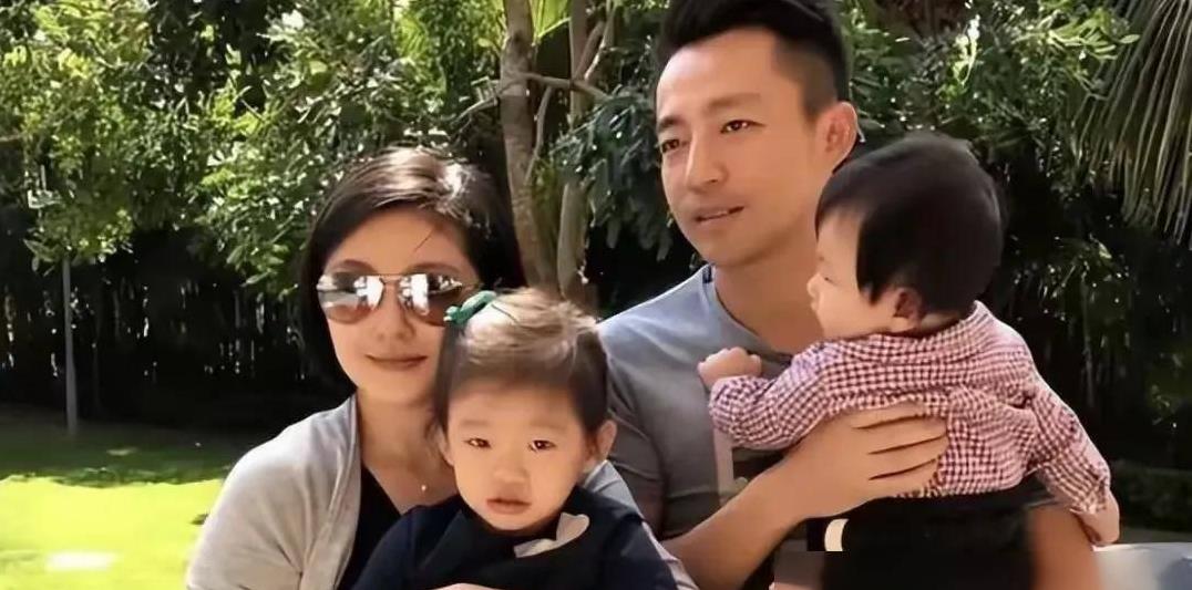 大S离世192小时后，一双儿女踏上迢迢回京路