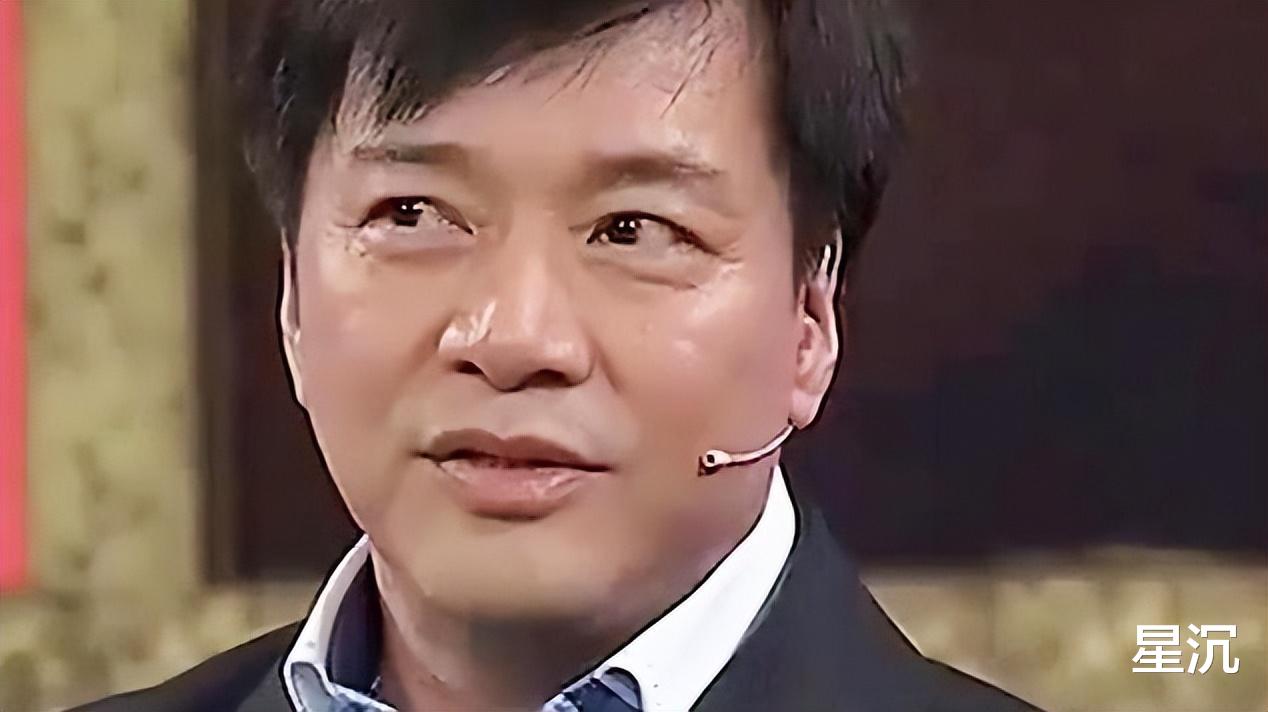 他是成龙要好的朋友，曾与林心如同居8年，如今娶35岁娇妻胖成球