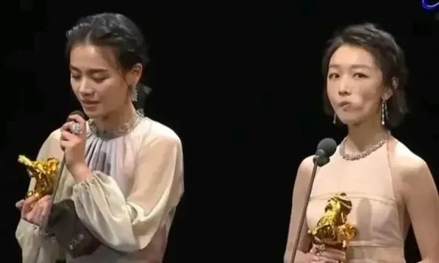 周冬雨私生活混乱,与男友“拔萝卜”不拉窗帘,网友嘲讽:不要脸