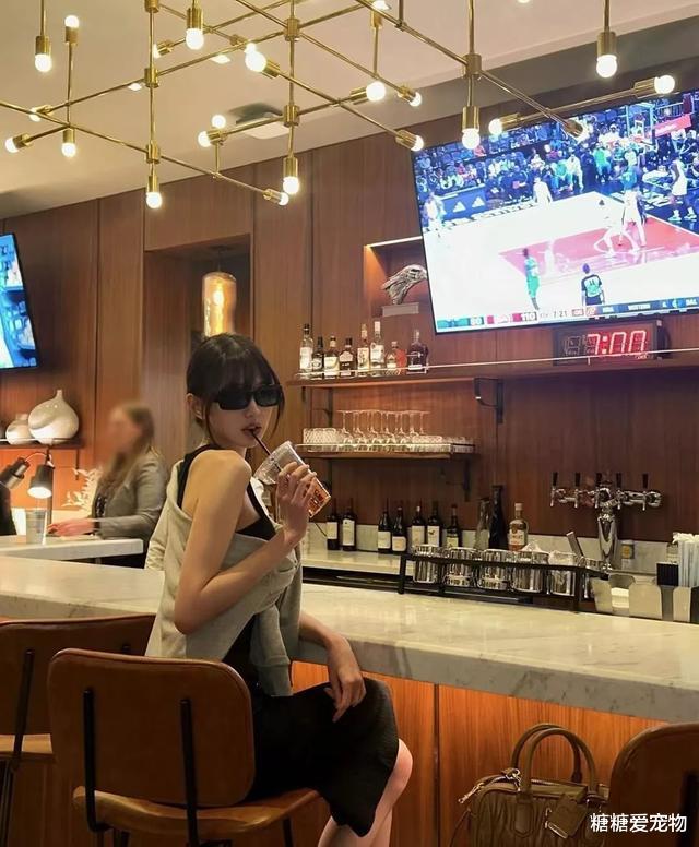 看张元英这些照片，就知道含金量有多高了，是你养的起的不?