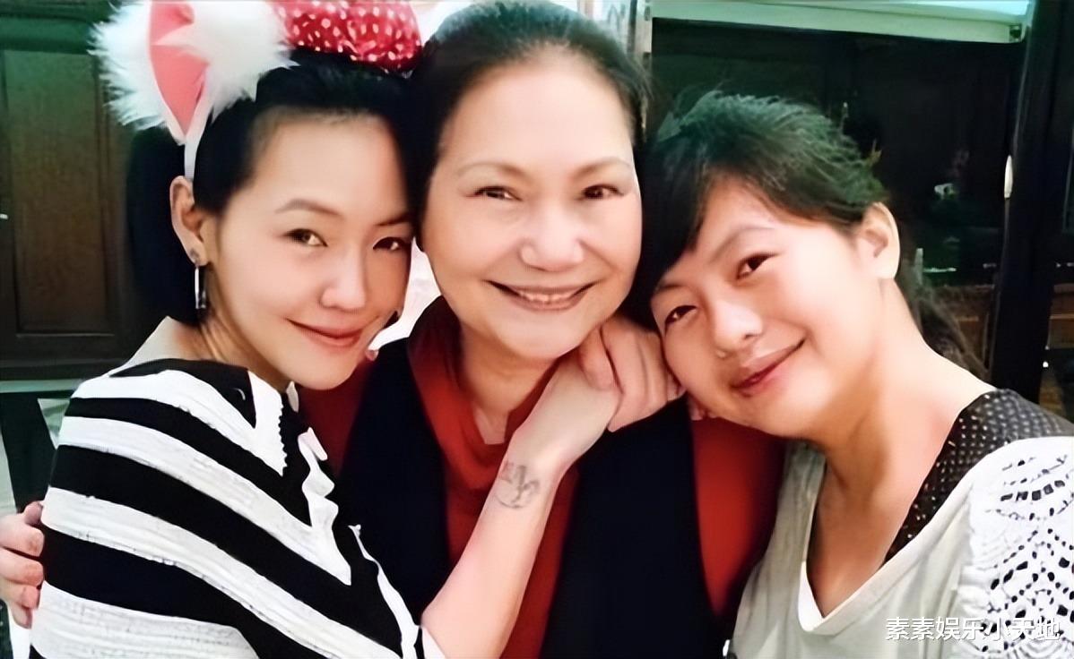 小S的45岁生日,大姐徐熙娴送祝福,大S带徐妈一起团聚