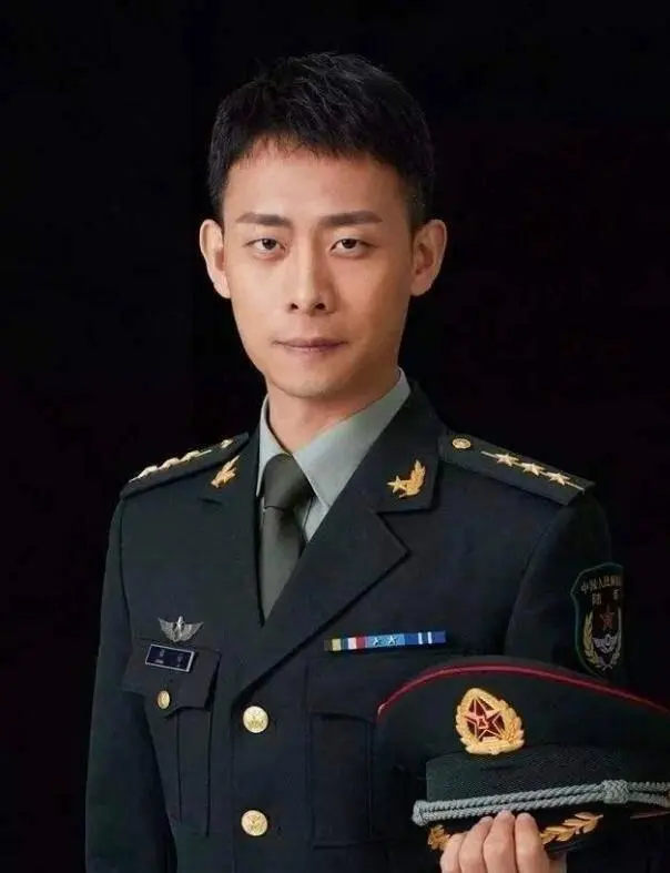 中国演艺圈,军衔大得吓人的8位明星,看看你认识几位?