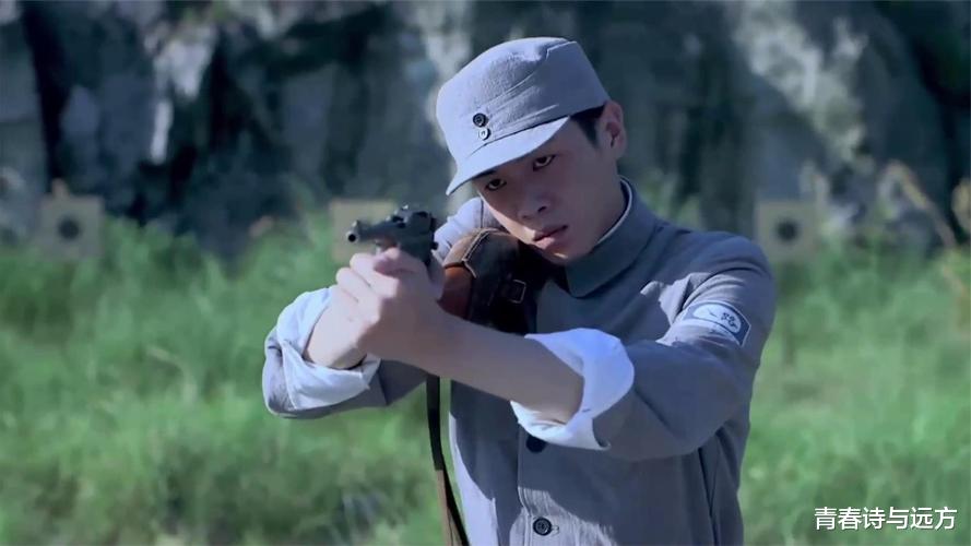 新旧版的周卫国，将张若昀和文章放在一起，二人的差距立刻显现