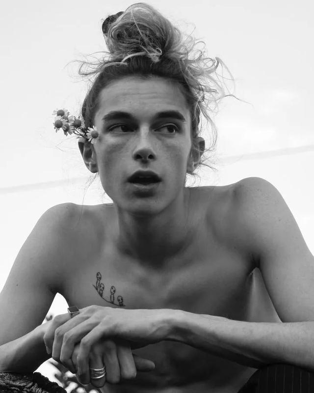 187cmYSL贵公子一夜爆火！网友：老公太多，都不知道先爱哪个