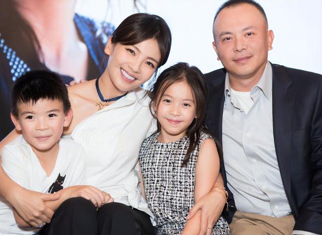 帮刘涛还清5亿的恩人,原来是熟悉的她,背景强大地位不输赵本山