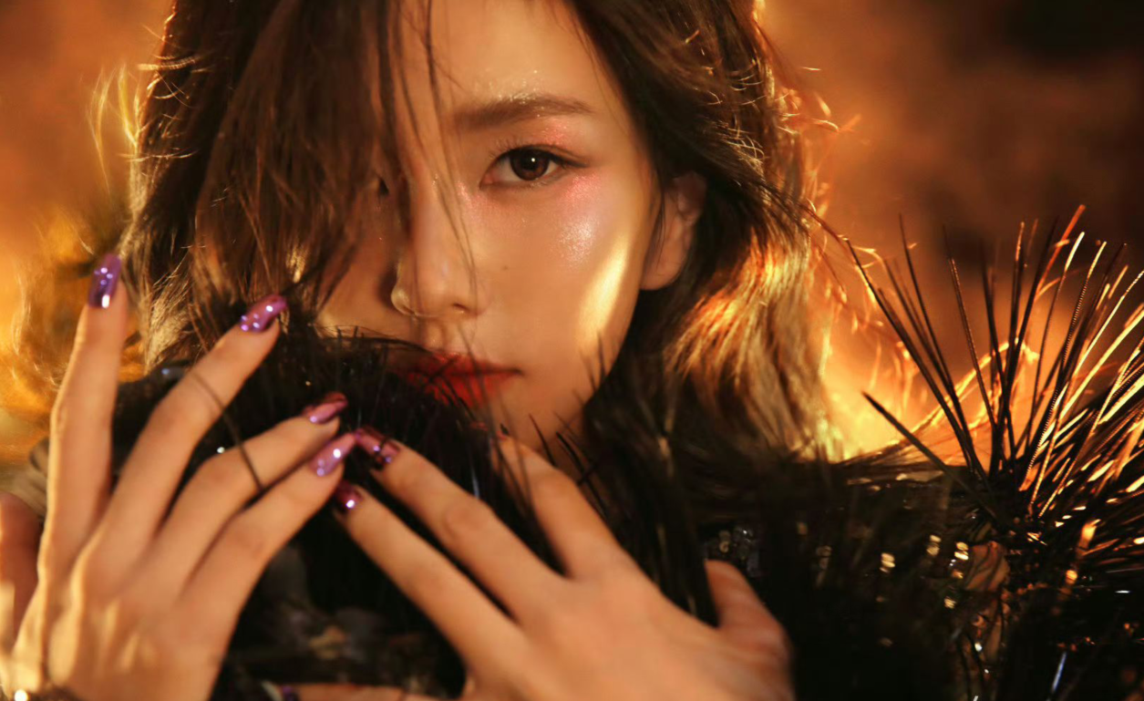 白鹿开三百万豪车出门被批炫富,杂志大片出炉撞脸刘诗诗李一桐