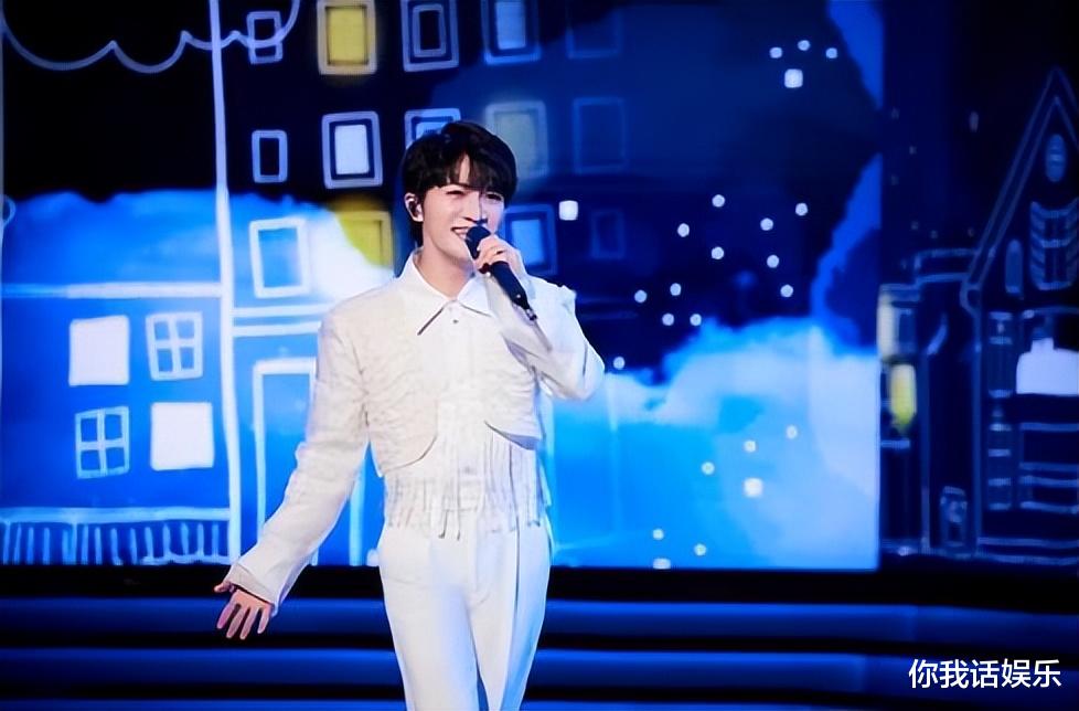 周深影视音乐盛典年度歌手，冲上热搜！话题阅读量超过6132万