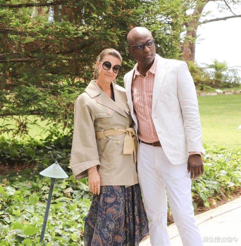 52岁挪威大公主下嫁美国黑人,两个人在婚礼上热情拥吻,真的甜蜜