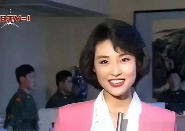 56岁周涛素颜真实状态曝光,气质绝佳似40岁,这才是央视最美主播