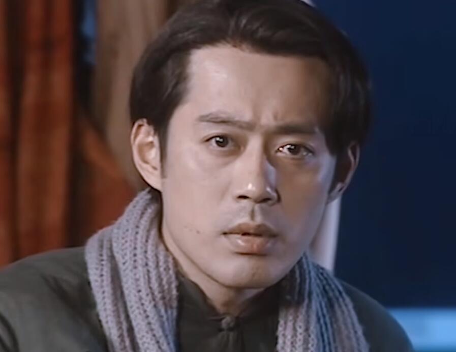 《小巷人家》4个“半老徐爹”，年轻时都是美男，颜值不输范丞丞